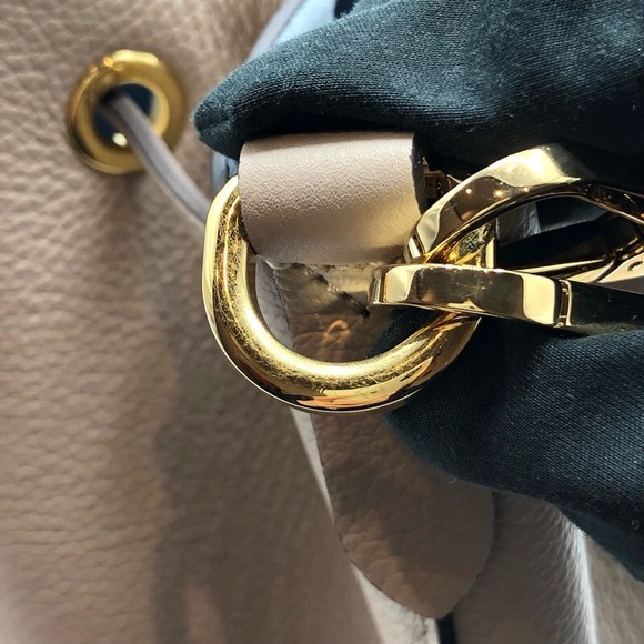 Louis Vuitton Lock Me Bucket NV Shoulder Bag Beige Greige - Picture 6 of 9